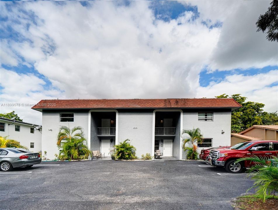 For Rent: $2,595 (3 beds, 2 baths, 1304 Square Feet)