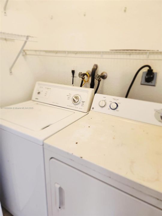 For Rent: $2,800 (2 beds, 2 baths, 984 Square Feet)