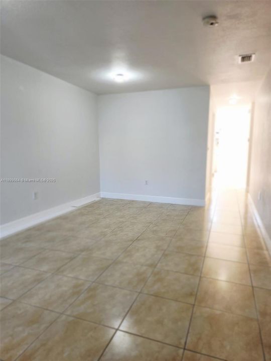 For Rent: $2,800 (2 beds, 2 baths, 984 Square Feet)