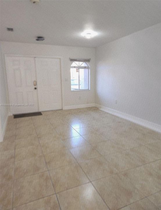 For Rent: $2,800 (2 beds, 2 baths, 984 Square Feet)