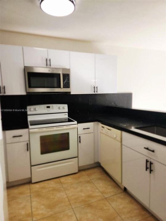 For Rent: $2,800 (2 beds, 2 baths, 984 Square Feet)