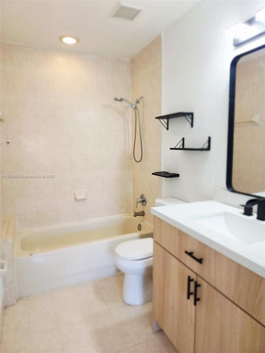 For Rent: $2,800 (2 beds, 2 baths, 984 Square Feet)