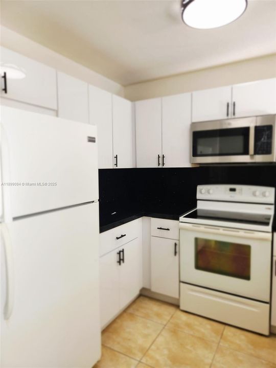 For Rent: $2,800 (2 beds, 2 baths, 984 Square Feet)