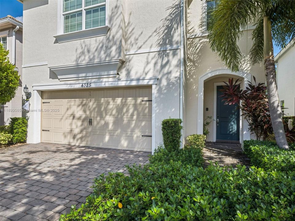 For Rent: $5,700 (3 beds, 2 baths, 2423 Square Feet)