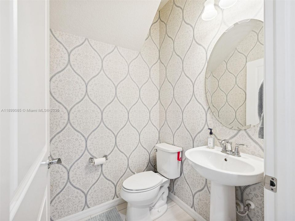 For Rent: $5,700 (3 beds, 2 baths, 2423 Square Feet)