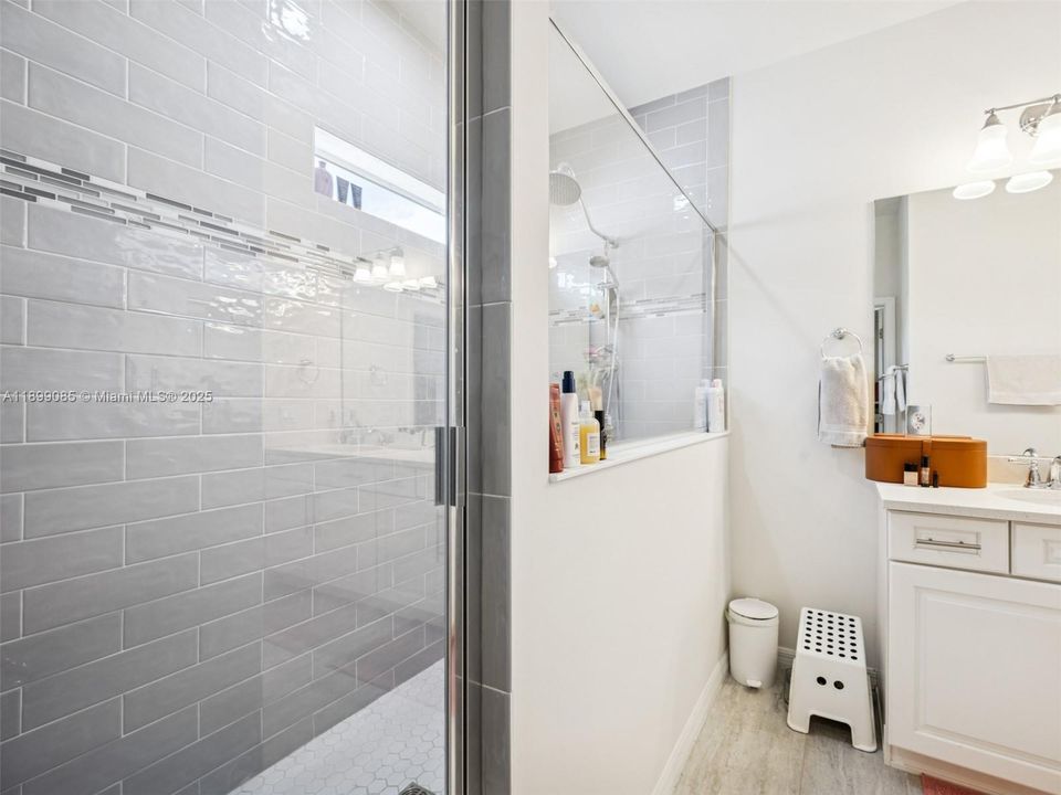 For Rent: $5,700 (3 beds, 2 baths, 2423 Square Feet)