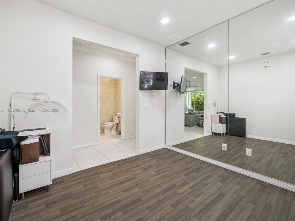 For Rent: $5,700 (3 beds, 2 baths, 2423 Square Feet)