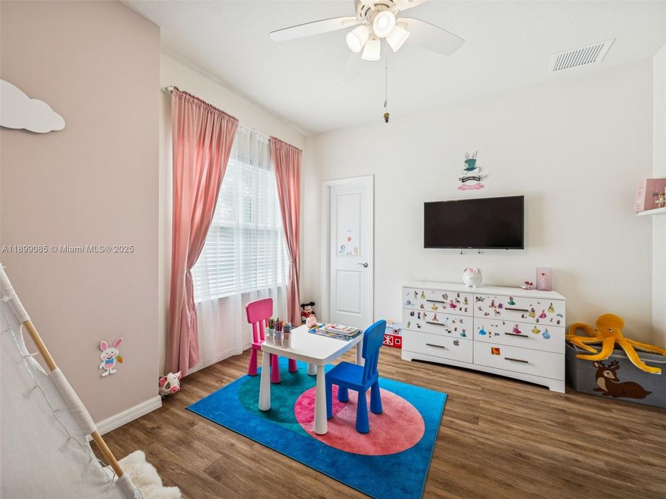 For Rent: $5,700 (3 beds, 2 baths, 2423 Square Feet)