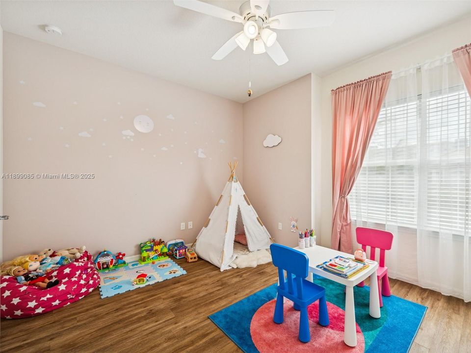 For Rent: $5,700 (3 beds, 2 baths, 2423 Square Feet)