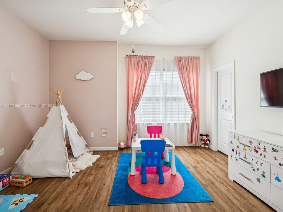 For Rent: $5,700 (3 beds, 2 baths, 2423 Square Feet)