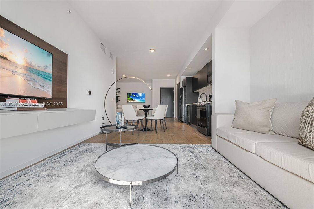 For Sale: $1,299,000 (2 beds, 3 baths, 1043 Square Feet)