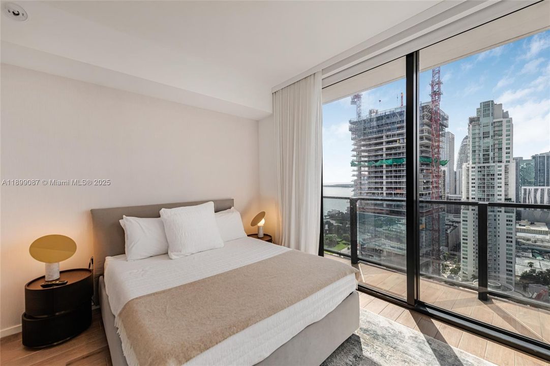 For Sale: $1,299,000 (2 beds, 3 baths, 1043 Square Feet)