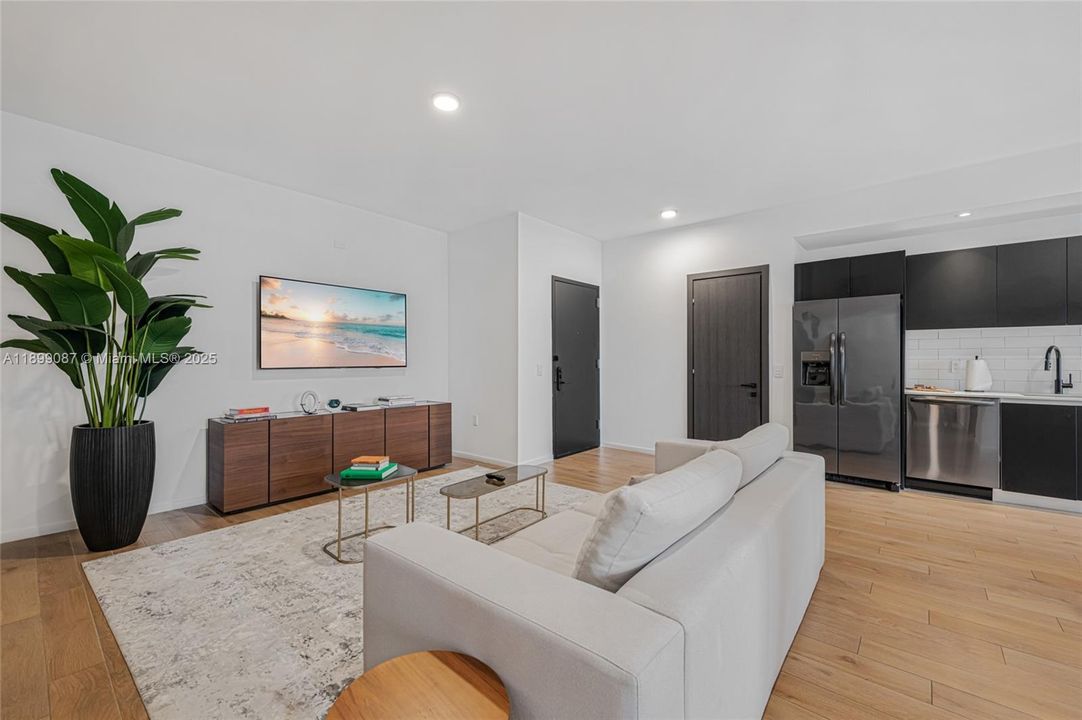 For Sale: $1,299,000 (2 beds, 3 baths, 1043 Square Feet)