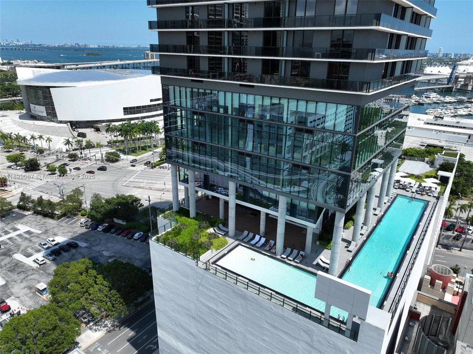 For Sale: $1,299,000 (2 beds, 3 baths, 1043 Square Feet)