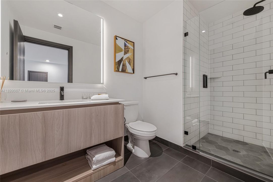 For Sale: $1,299,000 (2 beds, 3 baths, 1043 Square Feet)