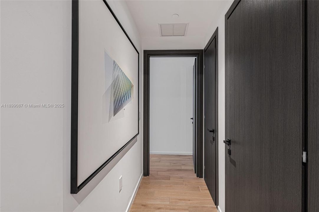 For Sale: $1,299,000 (2 beds, 3 baths, 1043 Square Feet)