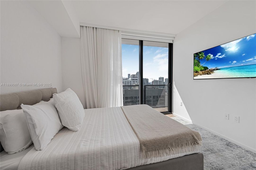 For Sale: $1,299,000 (2 beds, 3 baths, 1043 Square Feet)