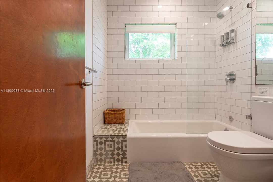 For Rent: $3,650 (3 beds, 2 baths, 2175 Square Feet)