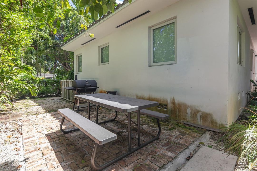 For Rent: $3,650 (3 beds, 2 baths, 2175 Square Feet)
