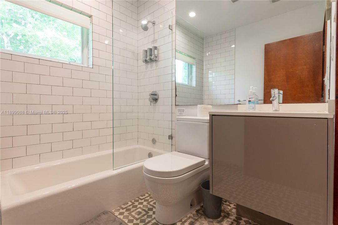 For Rent: $3,650 (3 beds, 2 baths, 2175 Square Feet)