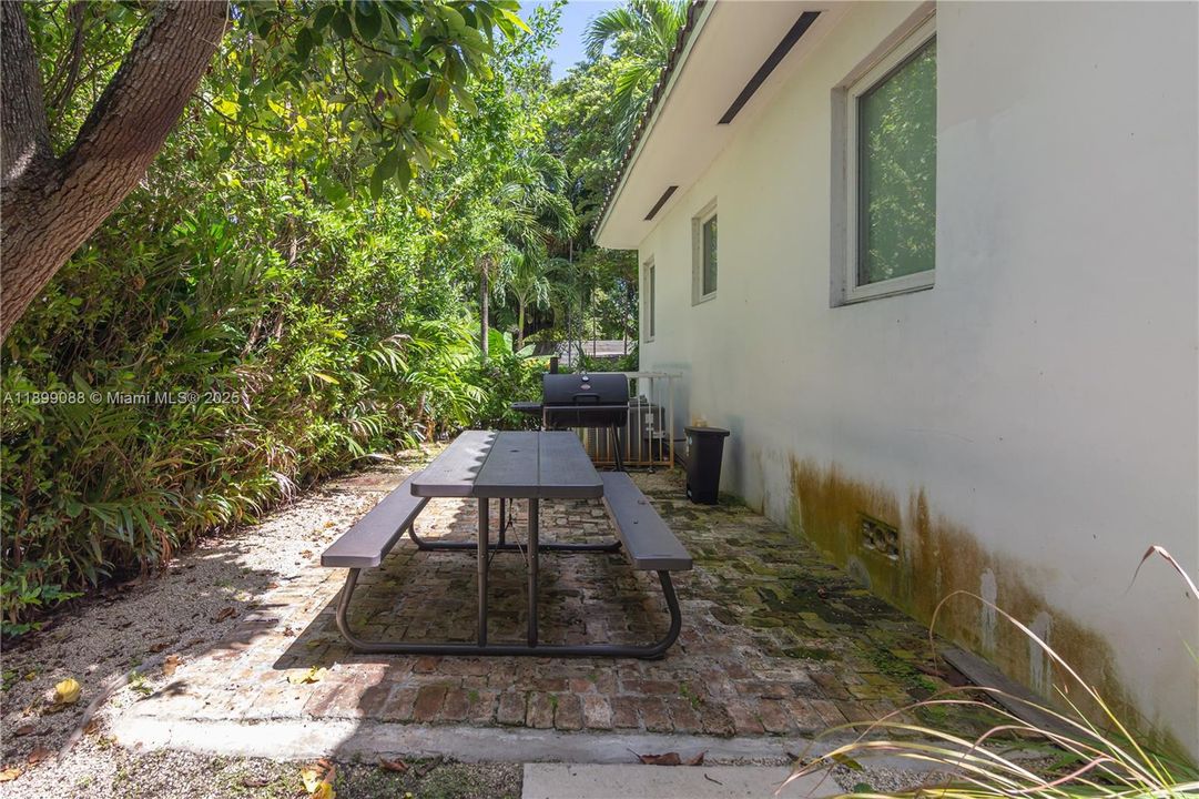 For Rent: $3,650 (3 beds, 2 baths, 2175 Square Feet)