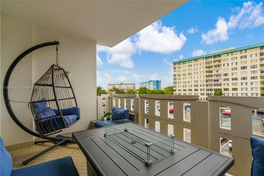 For Sale: $174,000 (2 beds, 2 baths, 1132 Square Feet)