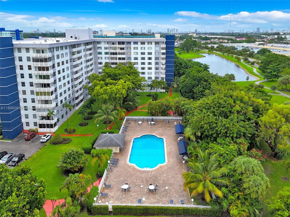 For Sale: $174,000 (2 beds, 2 baths, 1132 Square Feet)