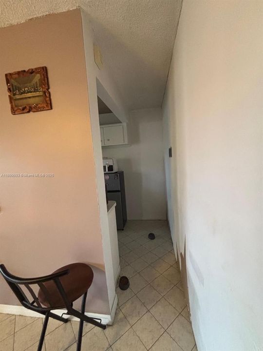 For Sale: $115,000 (1 beds, 1 baths, 692 Square Feet)