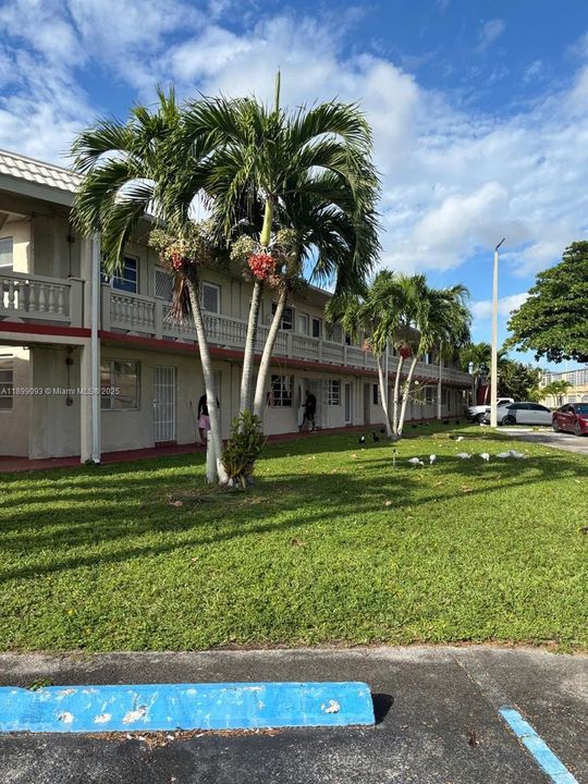 For Sale: $115,000 (1 beds, 1 baths, 692 Square Feet)