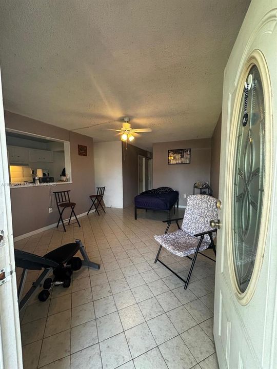 For Sale: $115,000 (1 beds, 1 baths, 692 Square Feet)
