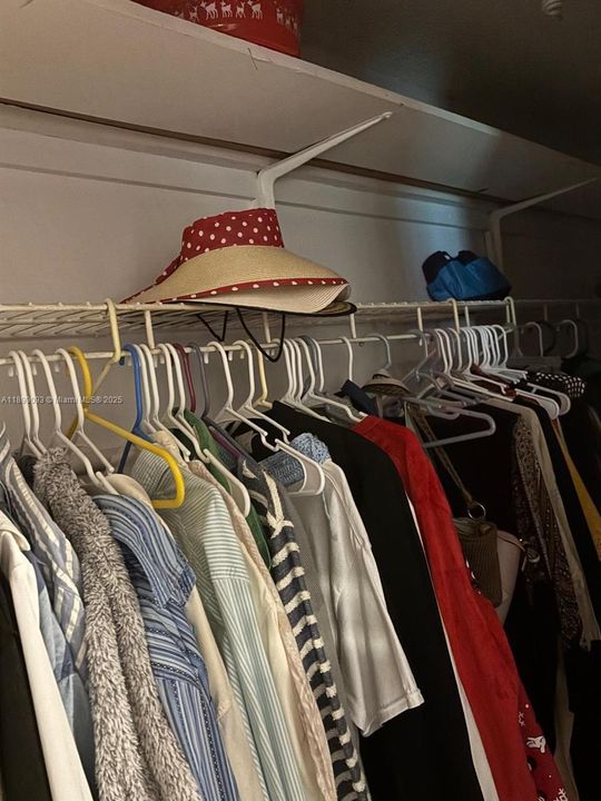 For Sale: $115,000 (1 beds, 1 baths, 692 Square Feet)