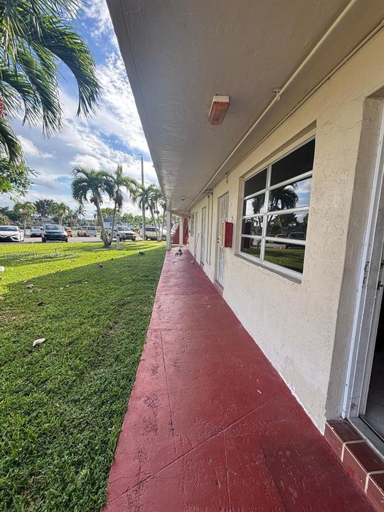 For Sale: $115,000 (1 beds, 1 baths, 692 Square Feet)