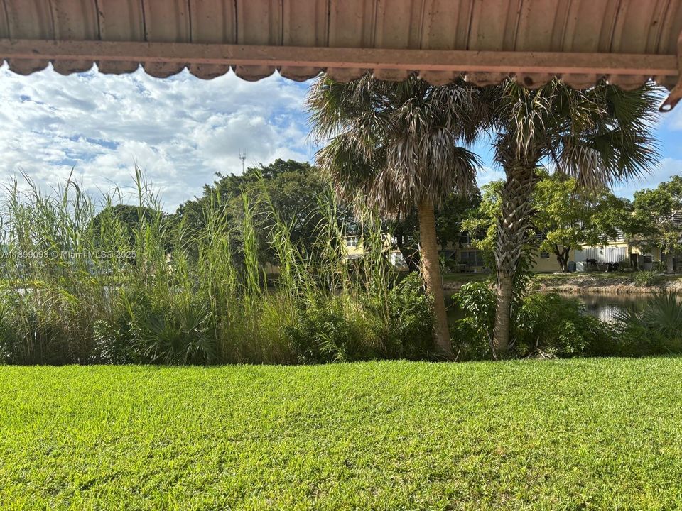 For Sale: $115,000 (1 beds, 1 baths, 692 Square Feet)