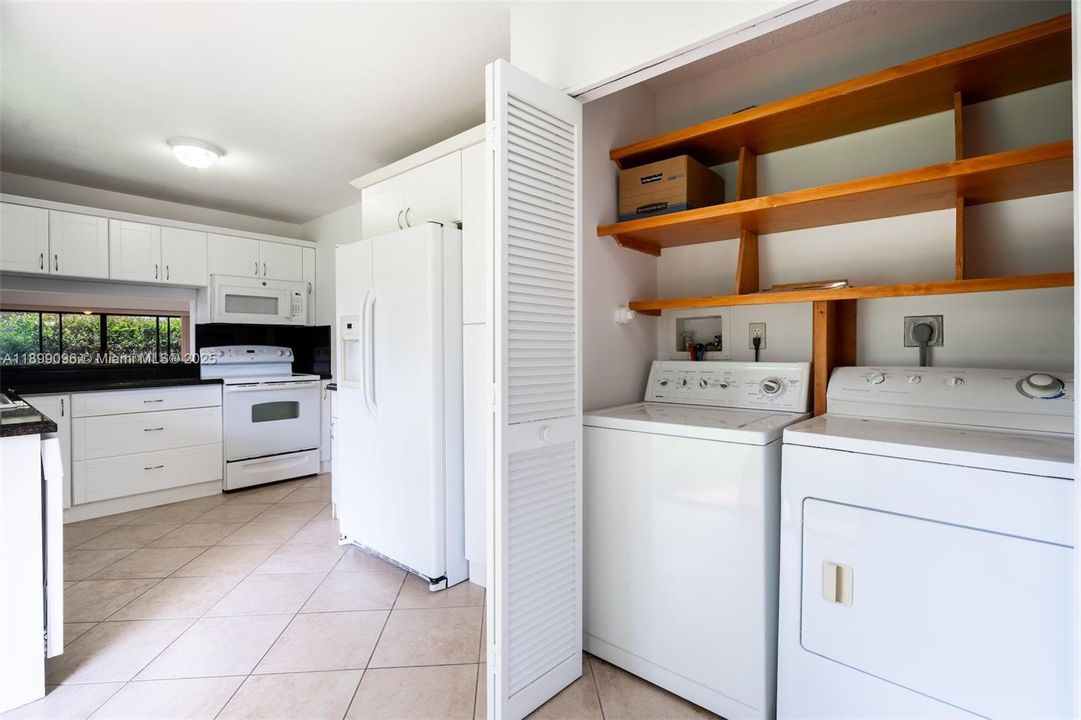 For Sale: $426,500 (2 beds, 2 baths, 1536 Square Feet)