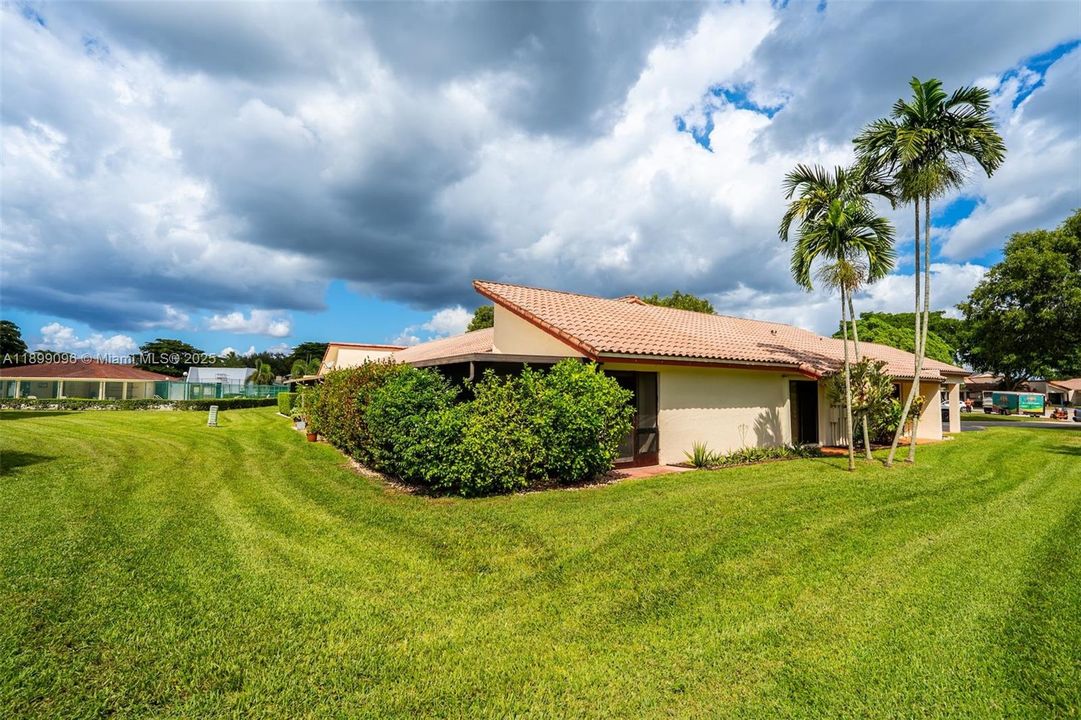 For Sale: $426,500 (2 beds, 2 baths, 1536 Square Feet)