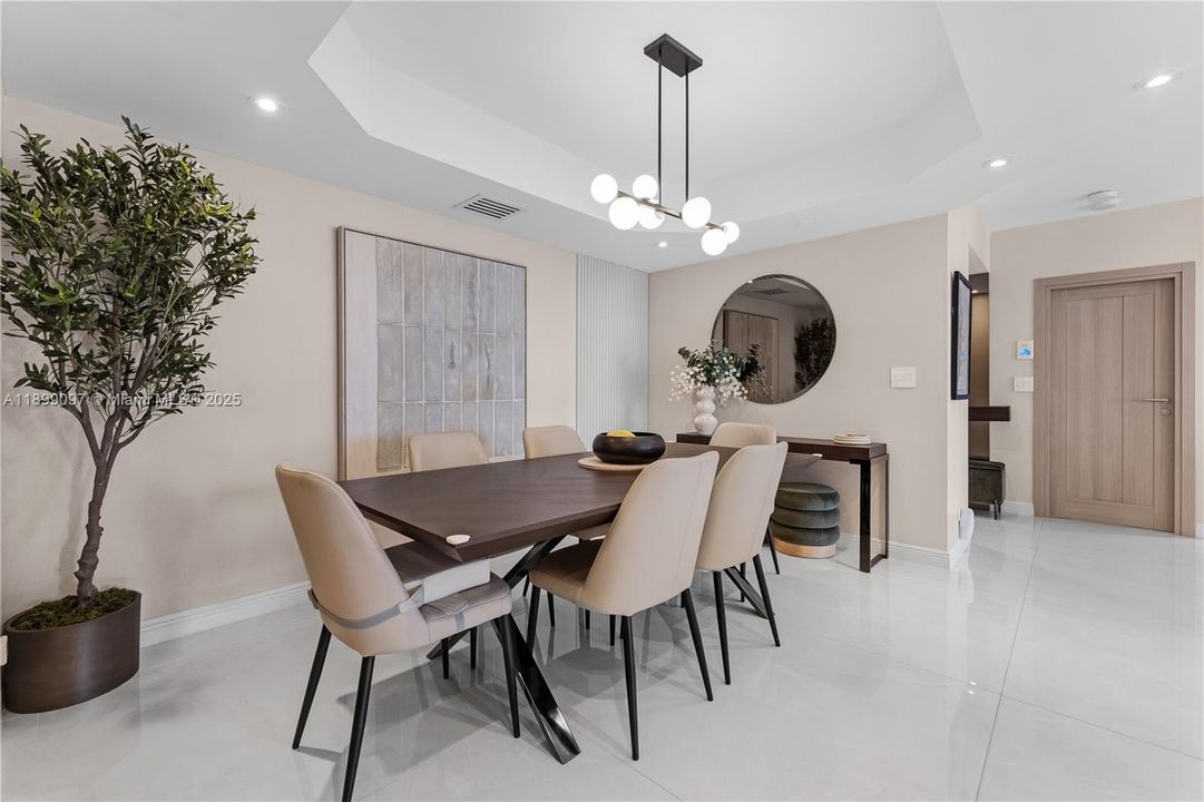 待售: $699,000 (2 贝兹, 2 浴室, 1622 平方英尺)