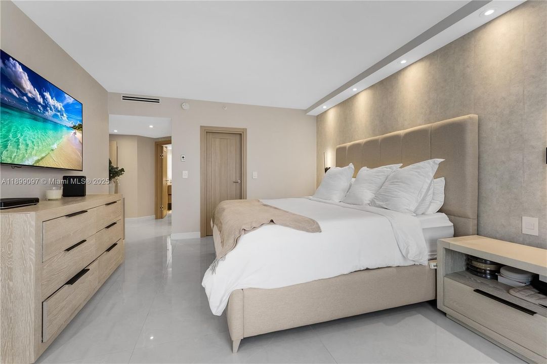 待售: $699,000 (2 贝兹, 2 浴室, 1622 平方英尺)