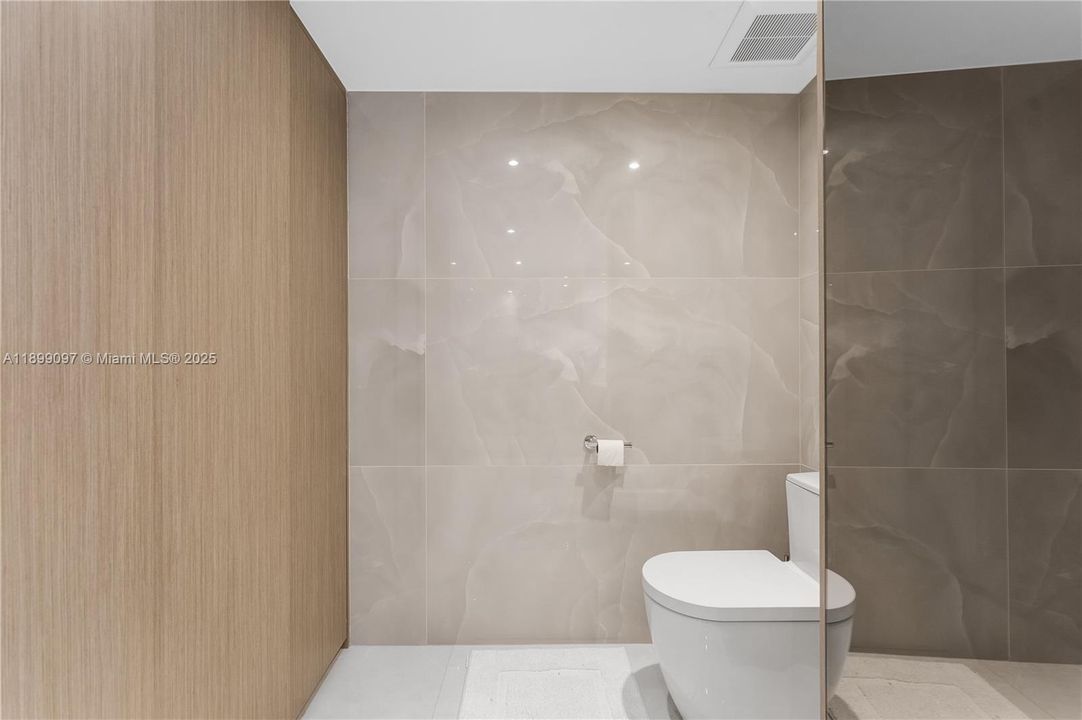 待售: $699,000 (2 贝兹, 2 浴室, 1622 平方英尺)