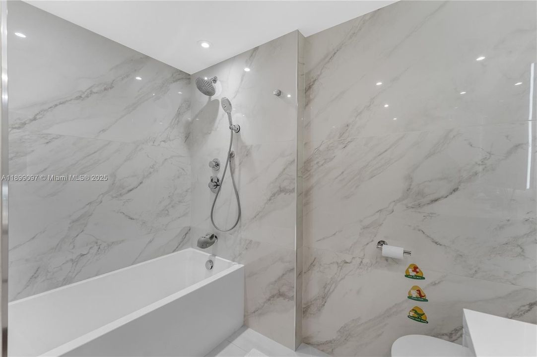 待售: $699,000 (2 贝兹, 2 浴室, 1622 平方英尺)