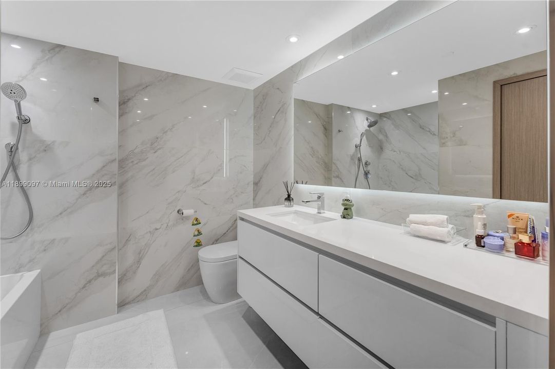 待售: $699,000 (2 贝兹, 2 浴室, 1622 平方英尺)