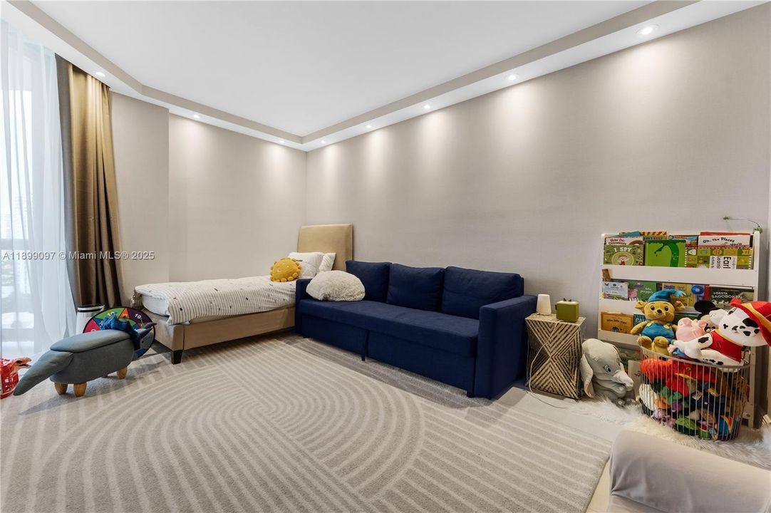 待售: $699,000 (2 贝兹, 2 浴室, 1622 平方英尺)