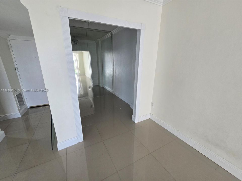 For Rent: $2,500 (0 beds, 1 baths, 590 Square Feet)