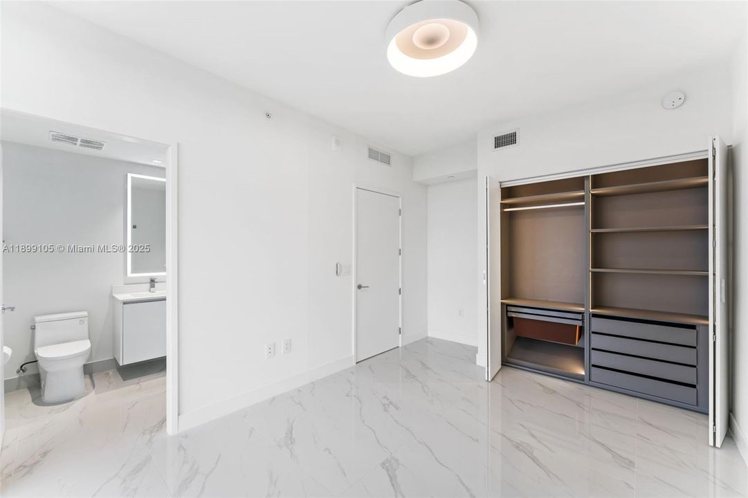 На продажу: $3,750,000 (5 спален, 5 ванн, 0 Квадратных фут)