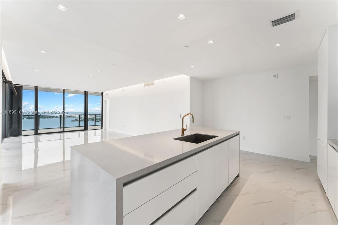 На продажу: $3,750,000 (5 спален, 5 ванн, 0 Квадратных фут)