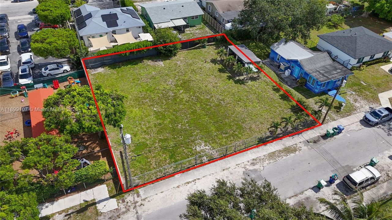 For Sale: $175,000 (0.10 acres)