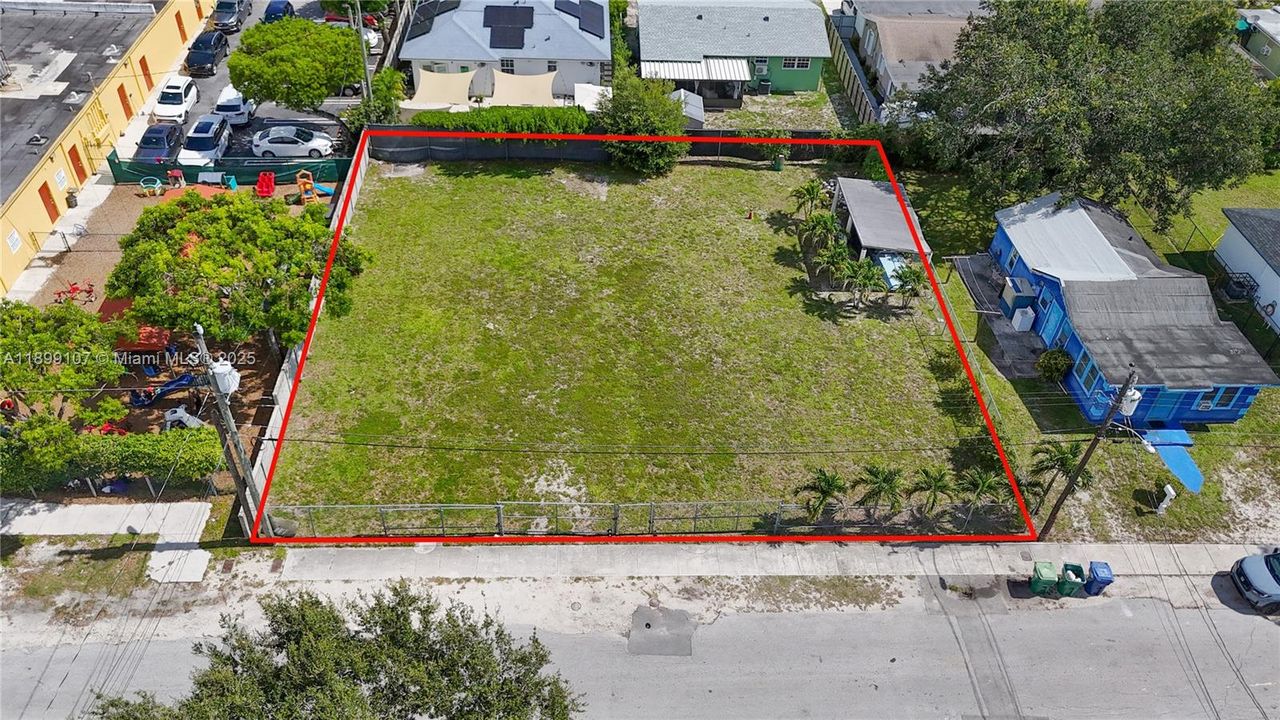 For Sale: $175,000 (0.10 acres)