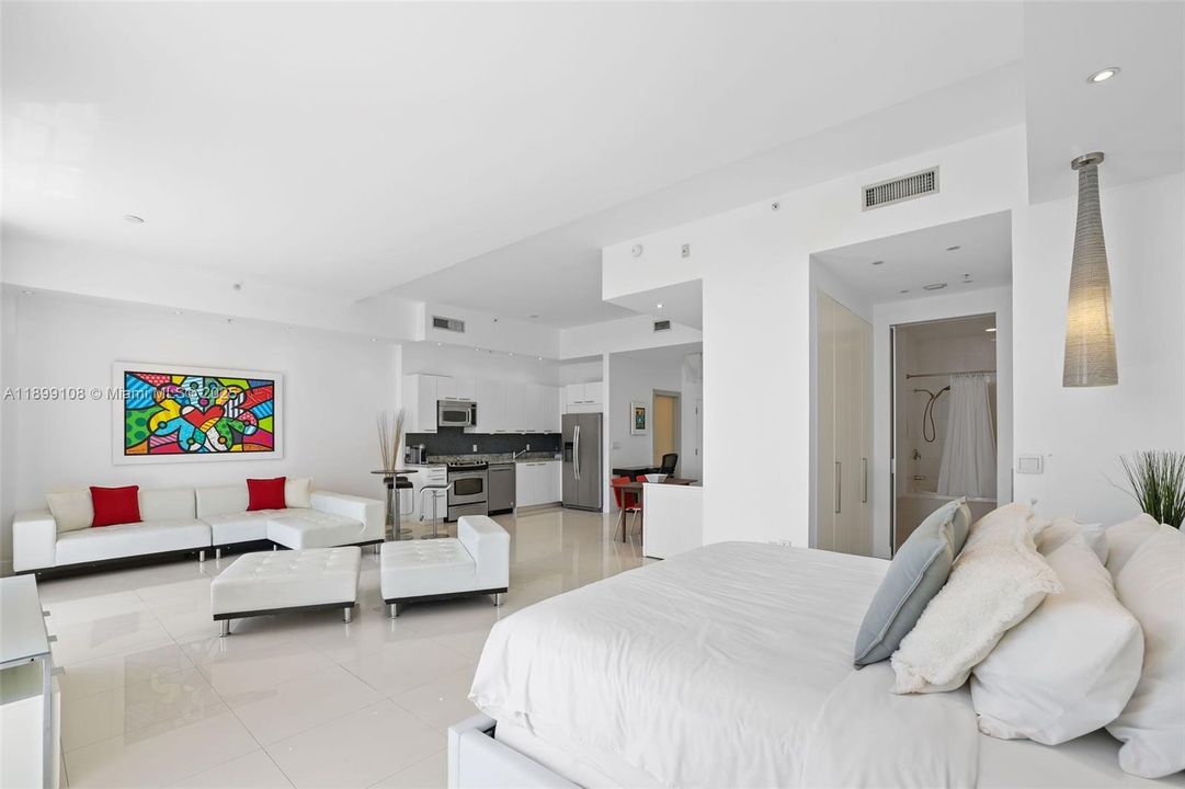 For Rent: $4,100 (1 beds, 1 baths, 966 Square Feet)