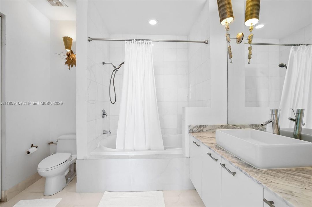 For Rent: $4,100 (1 beds, 1 baths, 966 Square Feet)