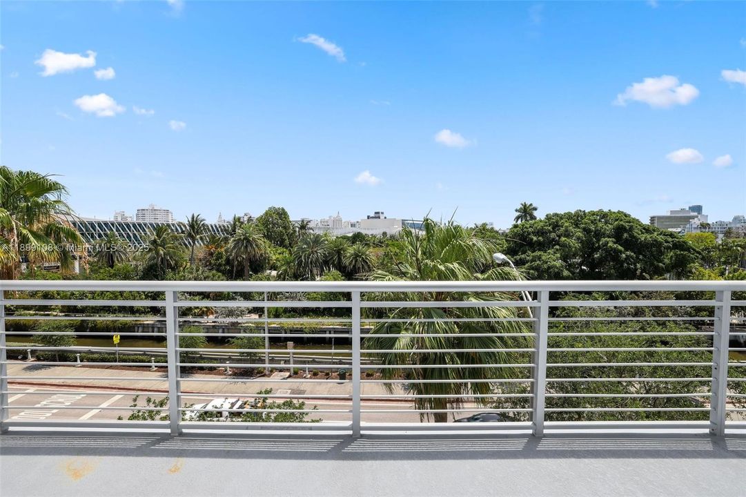 For Rent: $4,100 (1 beds, 1 baths, 966 Square Feet)