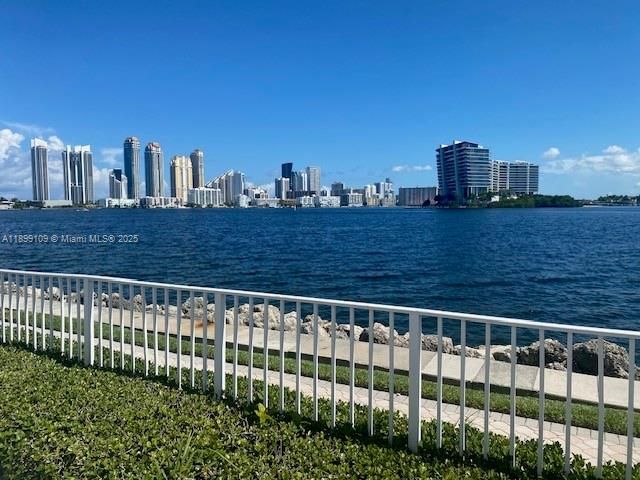 For Rent: $3,900 (2 beds, 2 baths, 1091 Square Feet)